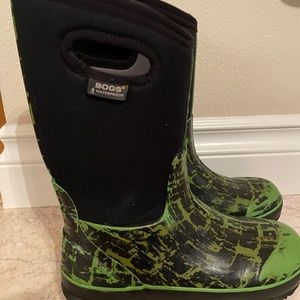 BOGS - Youth Size 4